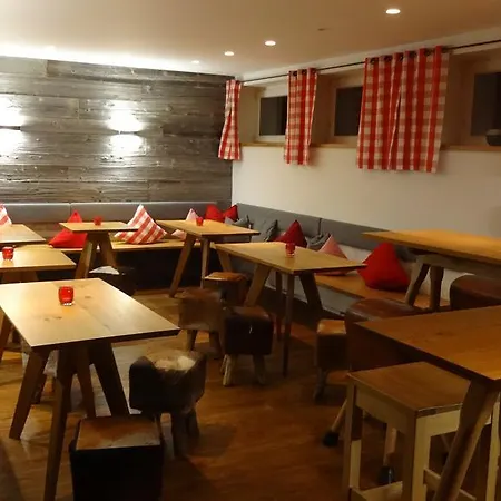 Marburger Haus Hirschegg Rein